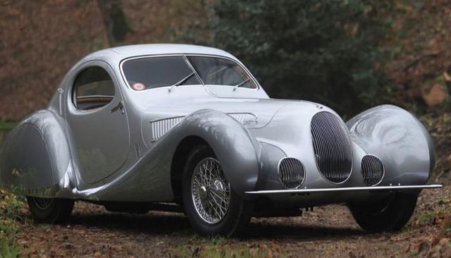 الشيخ عبدالله بن زايد آل نهيان يصل إلى الكويت