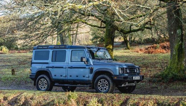 وداع أحد لاعبي كرة القدم