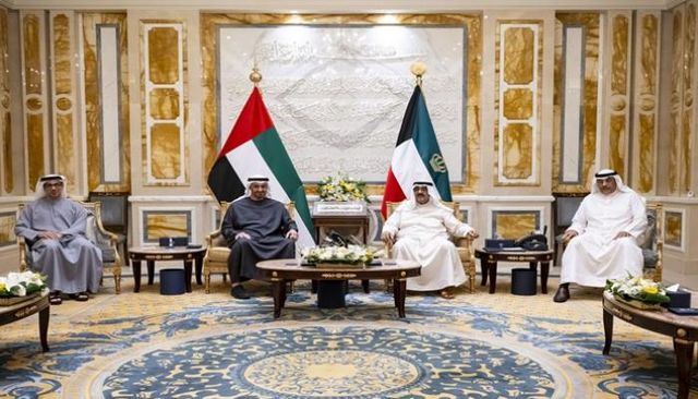 الشيخ محمد بن زايد آل نهيان رئيس دولة الإمارات وأمير الكويت