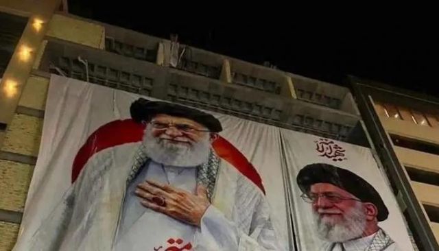 صورة خامنئي في أحد شوارع مدينة كربلاء العراقية