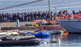 مهاجرون في انتظار دخول الدول الأوروبية - أرشيفية