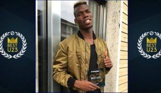 النجم الفرنسي الدولي بول بوجبا لاعب فريق يوفنتوس الإيطالي