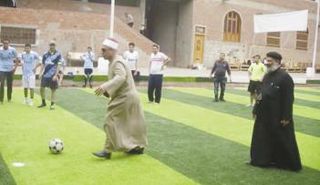 صورة القس والشيخ خلال المباراة انتشرت سريعا عبر وسائل التواصل الإجتماعي
