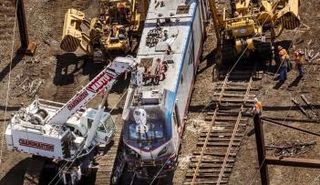 القطار اصطدم بحفار في فيلادلفيا