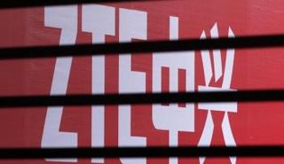 أمريكا تفرض قيودا على زد.تي.إي الصينية بدعوى التصدير إلى إيران - رويترز