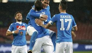 نابولي يحافظ على موقعه في وصافة الكالتشيو