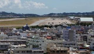 طائرات عسكرية بقاعدة فوتينما الجوية لمشاة البحرية الأمريكية في جزيرة أوكيناوا اليابانية -  أرشيف رويترز