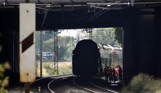 المنقذون في مؤخرة القطار المصطدم جنوب فرنسا