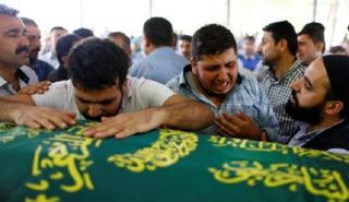 الأكراد يشيعون ضحايا غازي عنتاب