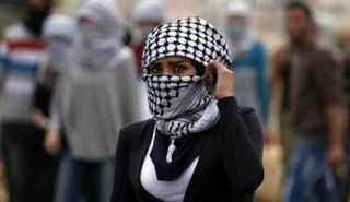 المرأة الفلسطينية داعم أساسي للقضية