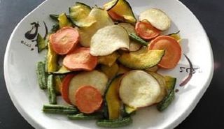 تحذيرات من تناول رقائق الخضراوات باعتبارها وجبات خفيفة صحية