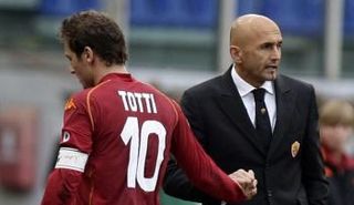 الخلاف بين توتي قائد روما وسباليتي المدير الفني سببت انقساماً جماهيرياً 