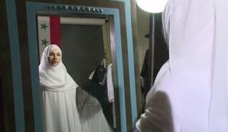 المصممة ترتدي الجلباب الجديد 