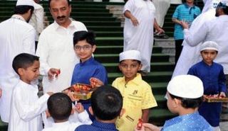 أطفال يحتفلون بالعيد في الإمارات (وام)