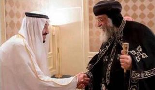 الملك سلمان بن عبدالعزيز خلال لقاءه البابا تواضروس