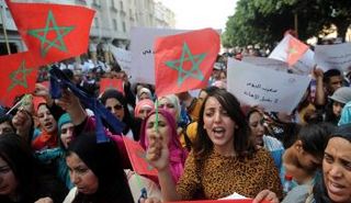 المرأة المغربية تخرج كثيرًا للتظاهر للمطالبة بحقوقها