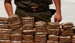 بعض الكميات من المخدرات تم ضبطها قبل دخولها البلاد