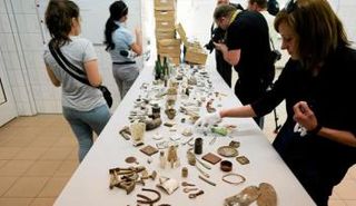 المتعلقات الشخصية لضحايا معسكر اعتقال أوشفيتز النازي