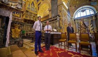 الشيخ عبد الله بن زايد آل نهيان يزور كنيسة سانت جون كو