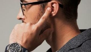 بمجرد وضع إصبعك على أذنك يمكنك استقبال المكالمة.