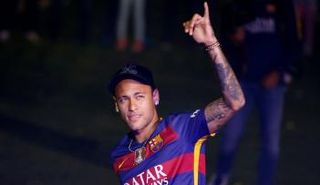 برشلونة ينجح في حسم قضية تمديد نيمار لعقده مع الفريق