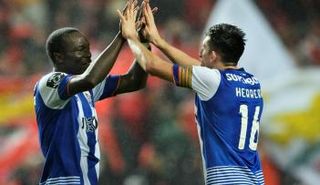 أبو بكر يحتفل بهدفه 