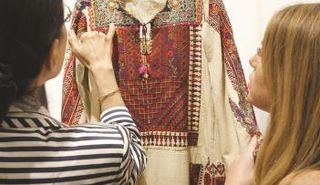 للثوب الفلسطيني المطرز دلالاته الاجتماعية والسياسية