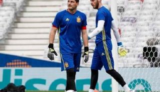 كاسياس ومنافسة صعبة مع دي خيا 