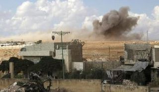 صورة أرشيفية لدخان غارة على بلدة بريف إدلب (رويترز)