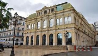 دار الأوبرا التي تحولت بعد  الاستقلال إلى المسرح الجزائري