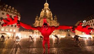 جانب من التماثيل المعدنية في معرض 