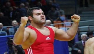 ديميتار كومتشيف مدرب فريق المصارعة البلغاري للناشئين