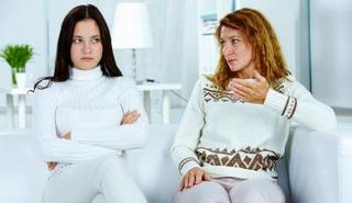 كيف أتعامل مع ابنتي المراهقة؟