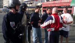 الشرطة الفرنسية تحتوي أزمات المشجعين