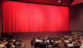 صورة أرشيفية للمسرح في الإمارات