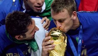 دانييلي دي روسي نجم روما ومنتخب إيطاليا 