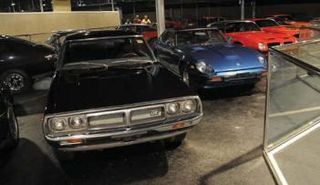 من مجموعات السيارات المعروضة في المتحف-أرشيفية