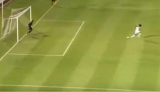 ذياب عوانة أثناء تسديده ركلة الجزاء