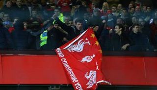 لافتة ليفربول التي أشعلت مدرجات جماهير مانشستر (رئيسية)