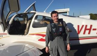 لاكلان سمارت أصغر شاب يكمل رحلة حول العالم منفرداً في طائرة ذات محرك واحد