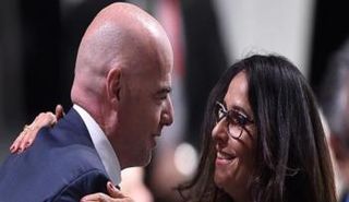 رئيس الفيفا الجديد جياني إنفانتينو تجمعه روابط كثيرة بزوجته اللبنانية