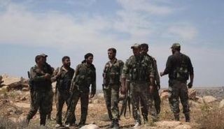 جنود من الجيش السوري في حلب (رويترز)