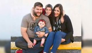 كيفين أوينز مع عائلته