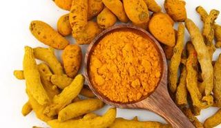 صحن مليء بالكركم