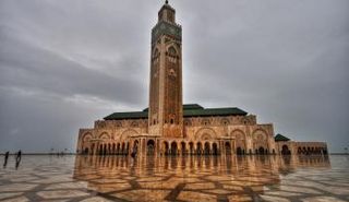 وضع حجر الأساس لهذه المعلم الفريد في عام 1986