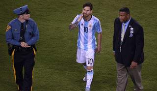 الدهشة تكسو وجه ليونيل ميسي