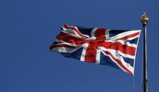 علم المملكة المتحدة فوق البرلمان وسط لندن 