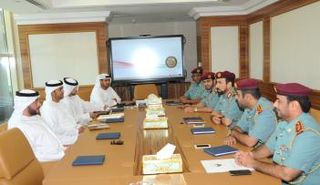 الفريق سيف عبد الله الشعفار وكيل وزارة الداخلية خلال الاجتماع