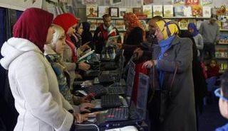 يظل معرض القاهرة الأكبر والأفضل بحيوية زواره وإقبالهم