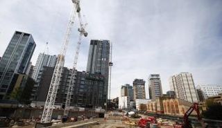 لقطة عامة لموقع للبناء في مدينة لندن